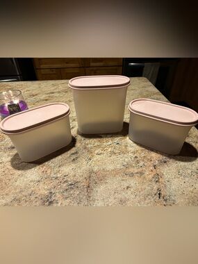 Tupperware Modular Mates 1980’s Light Pink Set of 3 7.25 cup (1) & 4.75 cup (2).